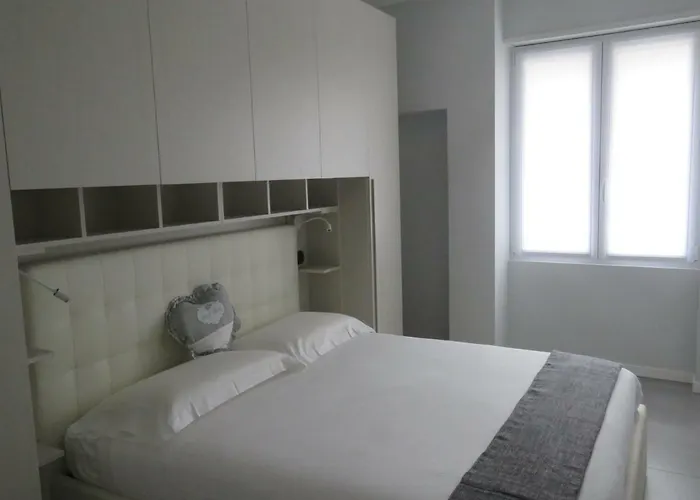 Lake Como Apartments